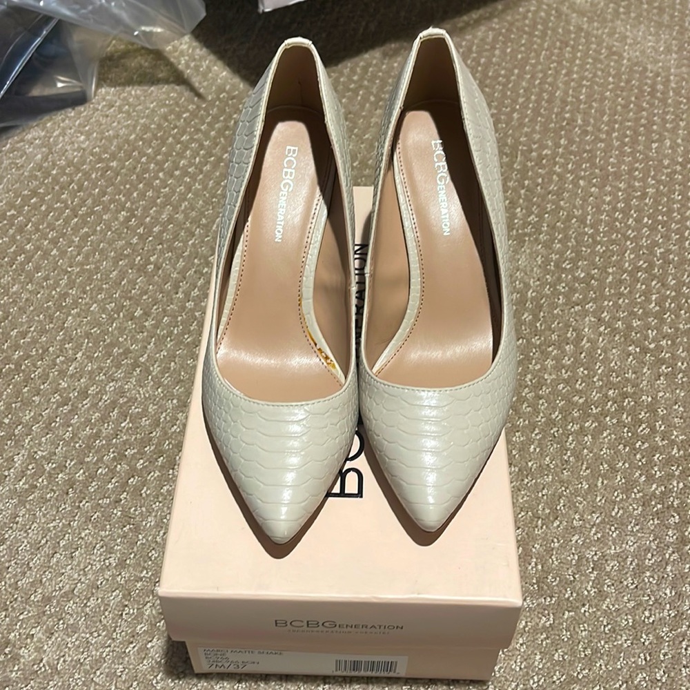 Beautiful brand new BCBG Matte Snake Bone heels size 7
